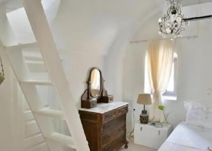 Вилла Wonderful Santorini Alia Mansion 3 Bedrooms Beautiful Outdoor Space