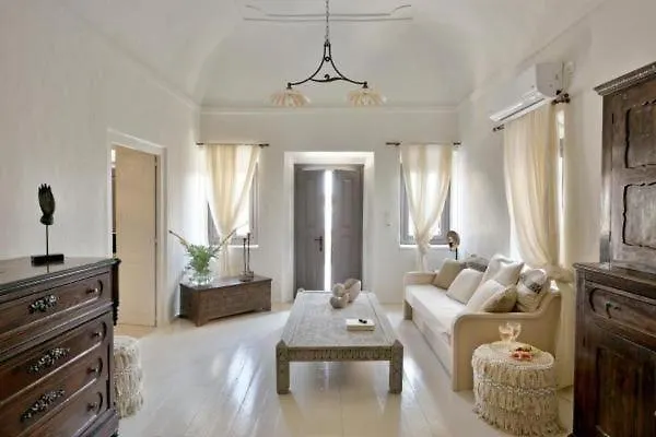 Вилла Wonderful Santorini Alia Mansion 3 Bedrooms Beautiful Outdoor Space Мегалохори